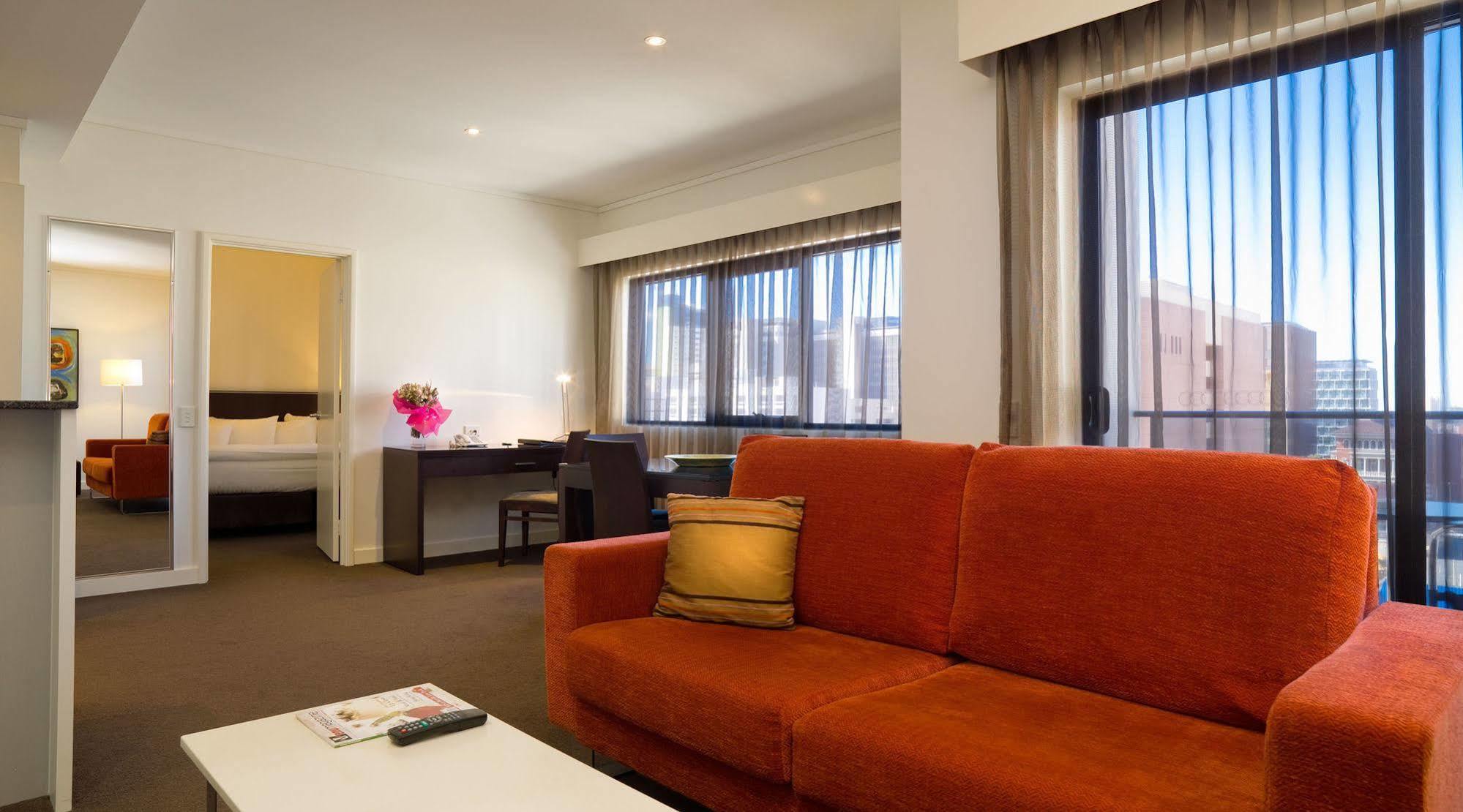 Adina Apartment Hotel Perth Barrack Plaza Exterior foto